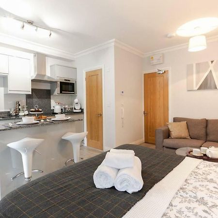Berkshire Apartment 11Helena House Lux Studio Apartment 독서 외부 사진
